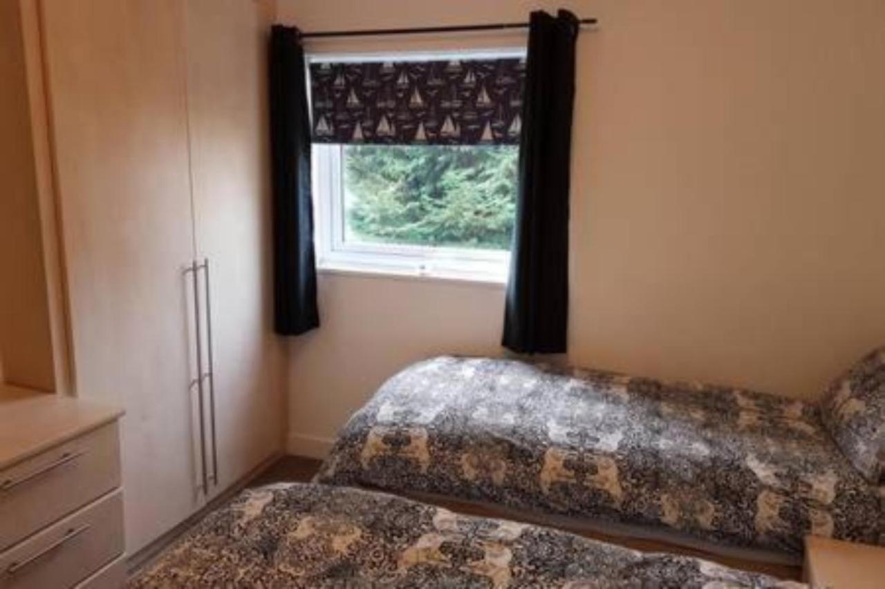 4 Bedroom House For Corporate Stays In 케터링 외부 사진